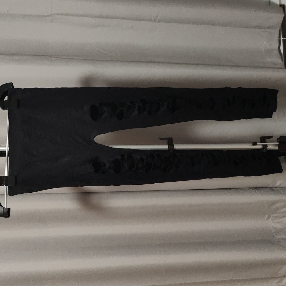 Leggings with rips